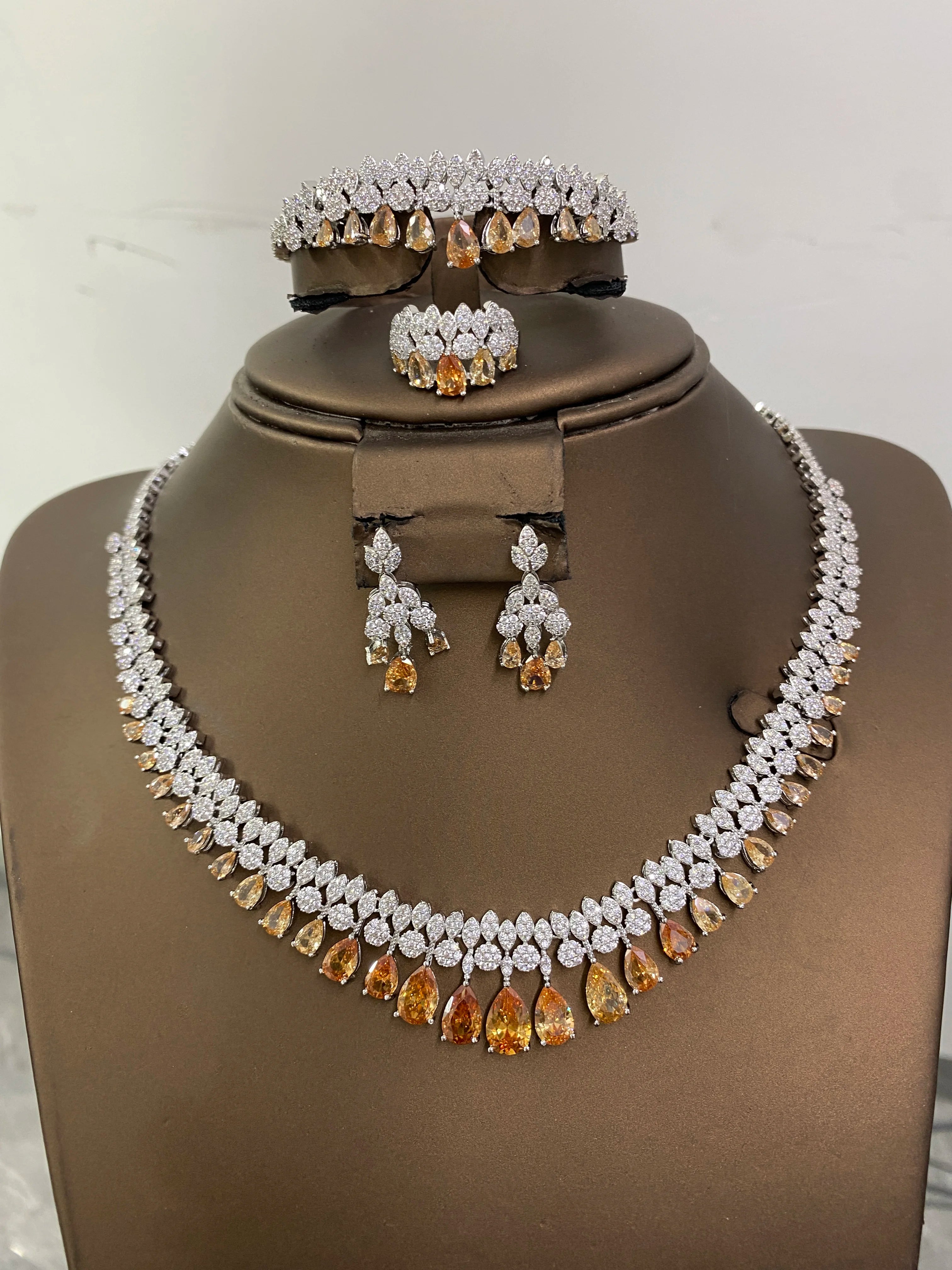 Luxury White Cubic Zirconia Bridal Jewelry Set Brides Accessories Tassel Water Drop Necklace Earring 4pcs Set for Wedding Party
